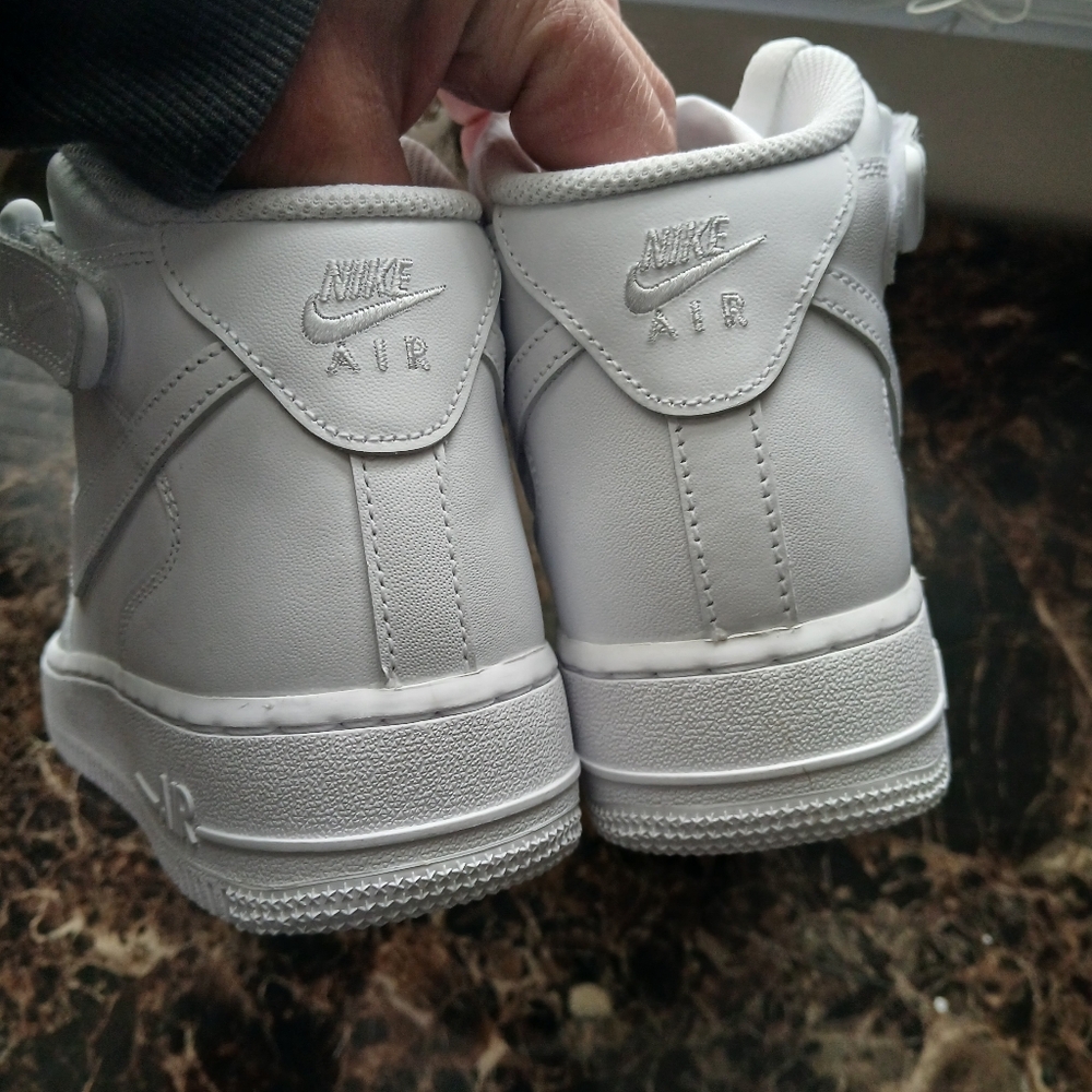 Nike Air Force 1 '07 Mid Streetwear/Lifestyle Shoes Size 7 Men/8.5 Women - Picture 8 of 14